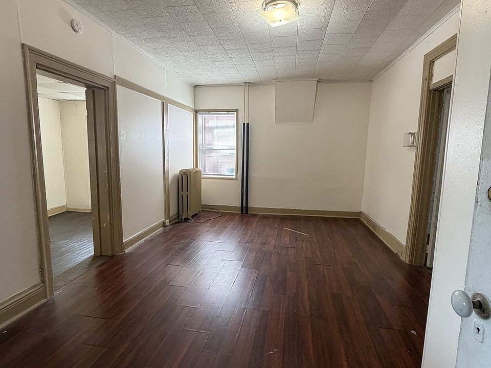 1st image of 226 Lincoln Way W Floor 1