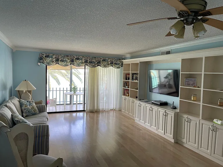 867 Bayway Blvd — Photo 7