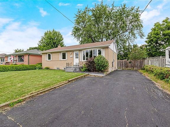 3rd image of 39 McGilvray Cres