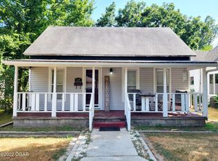 327 E 9th St, Baxter Springs, KS 66713