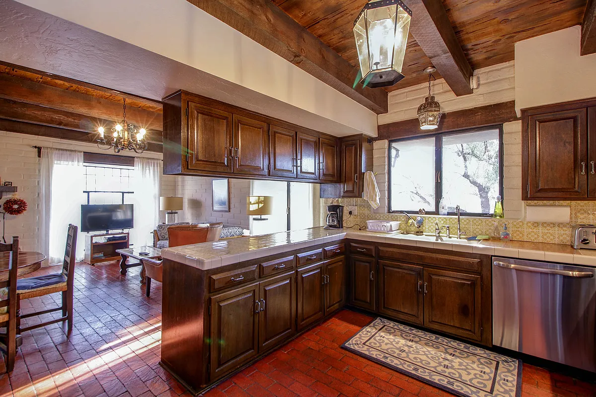 Building Photo - 5350 E Camino Francisco Soza