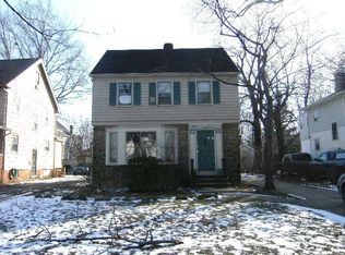 851 Roanoke Rd, Cleveland Heights, OH 44121