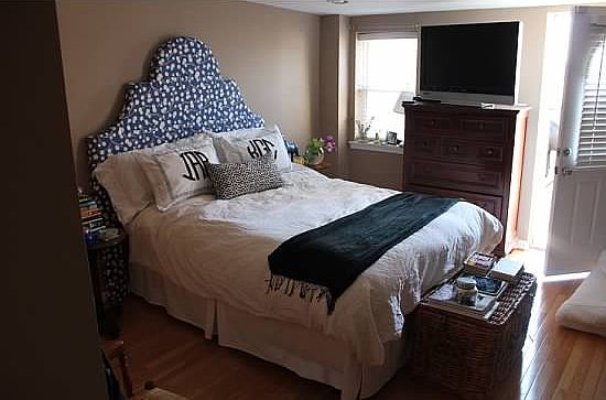 Master Bedroom with en suite bathroom with jacuzzi tub and roof deck access