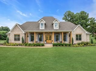 523 Country Club Dr, Dickson, TN 37055