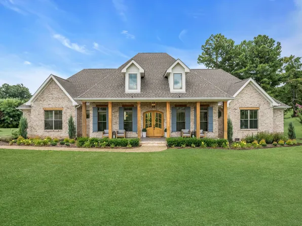 523 Country Club Dr, Dickson, TN 37055