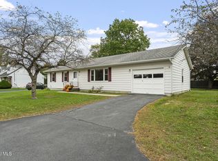 43 Russell Dr, Stillwater, NY 12170