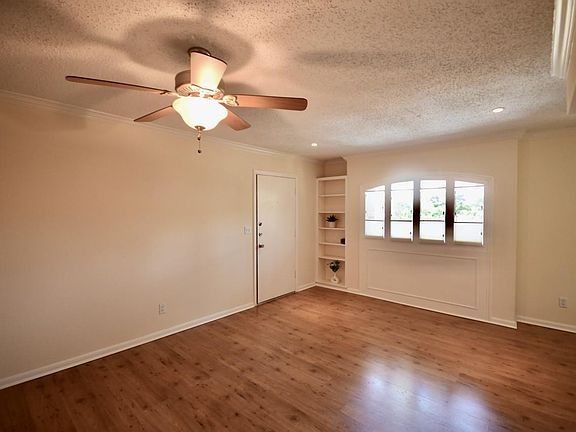 3rd image of 6443 Bayou Glen Rd