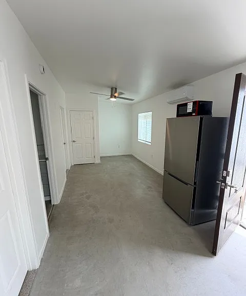 916 E Elm St #A-2 — Photo 14