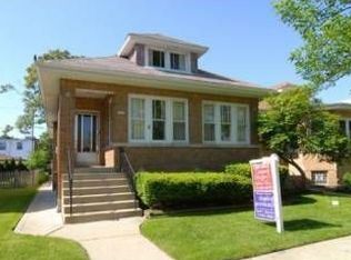 2831 W Greenleaf Ave, Chicago, IL 60645