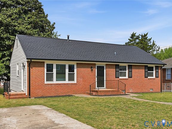 3rd image of 906 Laurel Rd