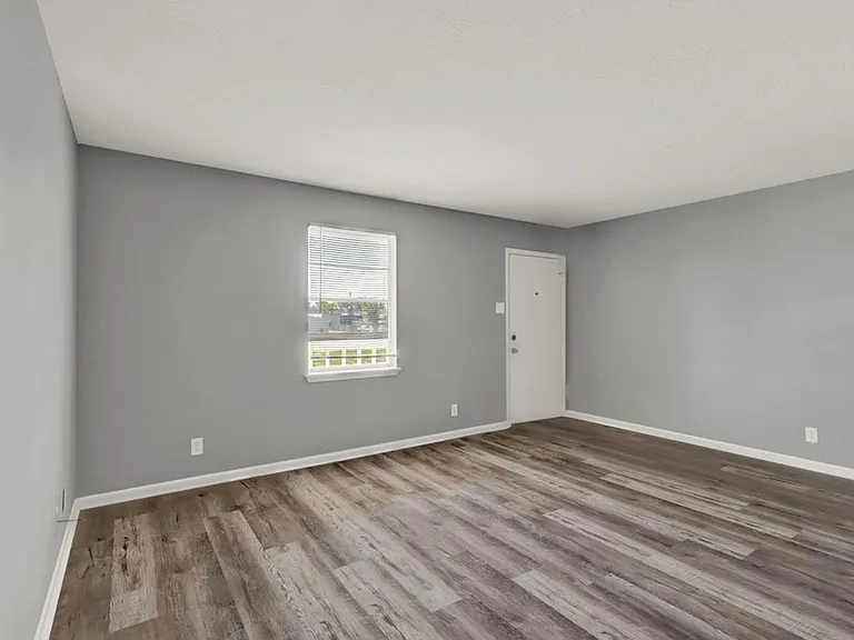 115 W Lagrange St — Photo 4