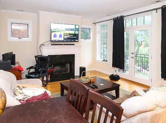 5th image of 4325 N Ashland Ave