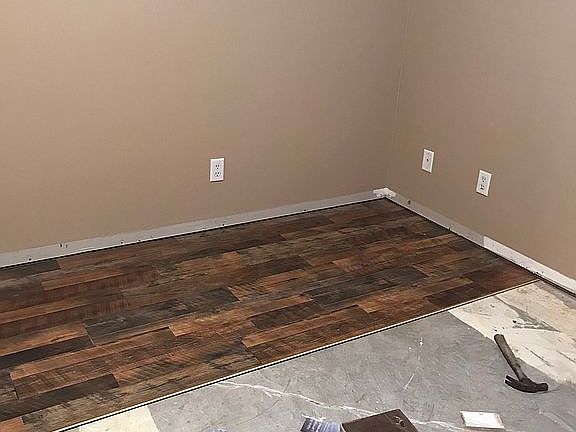 Installing laminate flooring