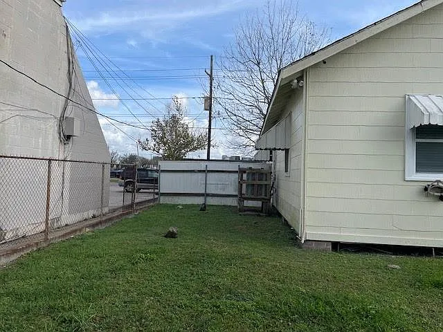 1011 Hancock St — Photo 22