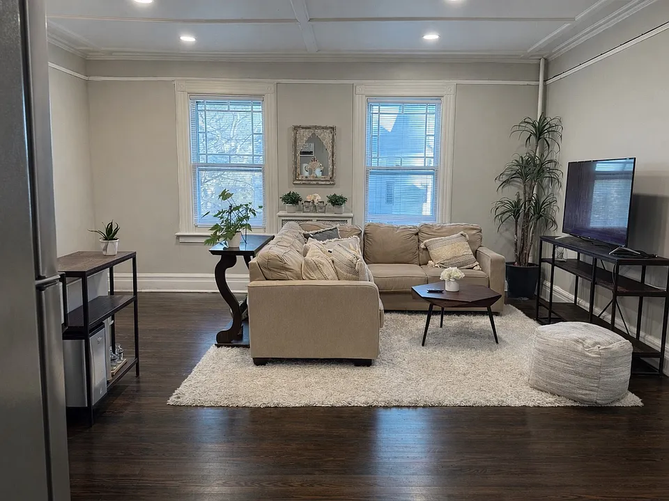 19 Euclid Ave #4
