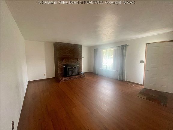 5th image of 30 N Azalea Dr