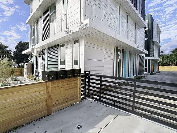 4th image of 837 N Kingsley Dr #4B-4Ba