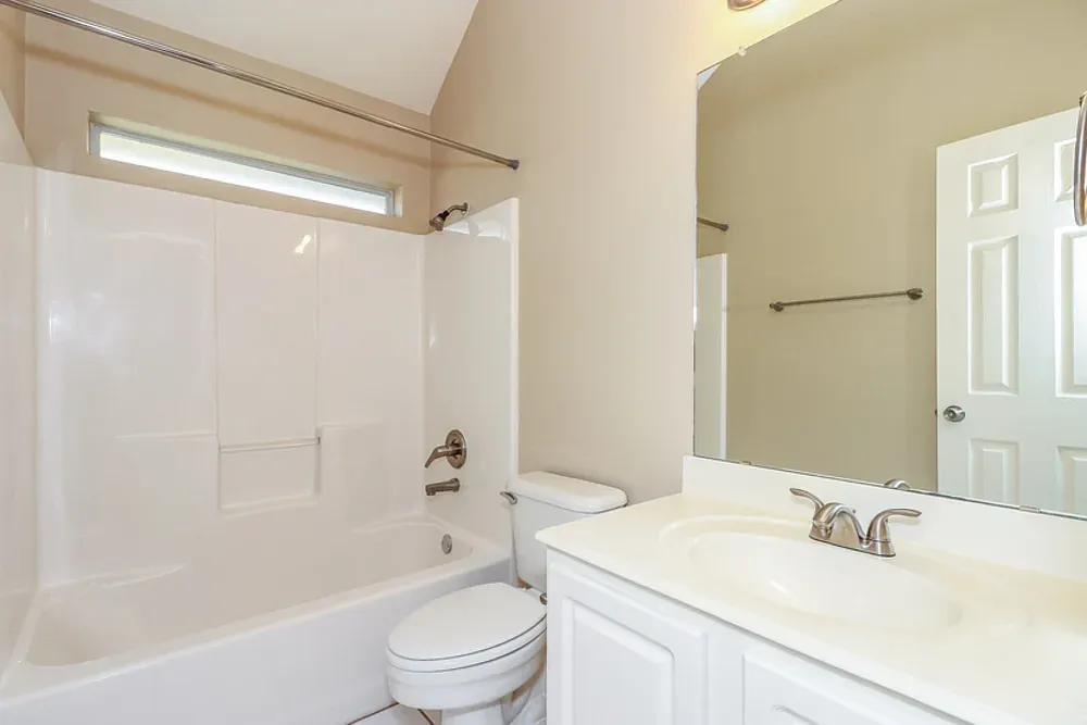 3 bed, 2026 sqft, $1,595 — Photo 3