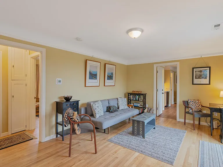 6718 SW 36th Ave — Photo 3