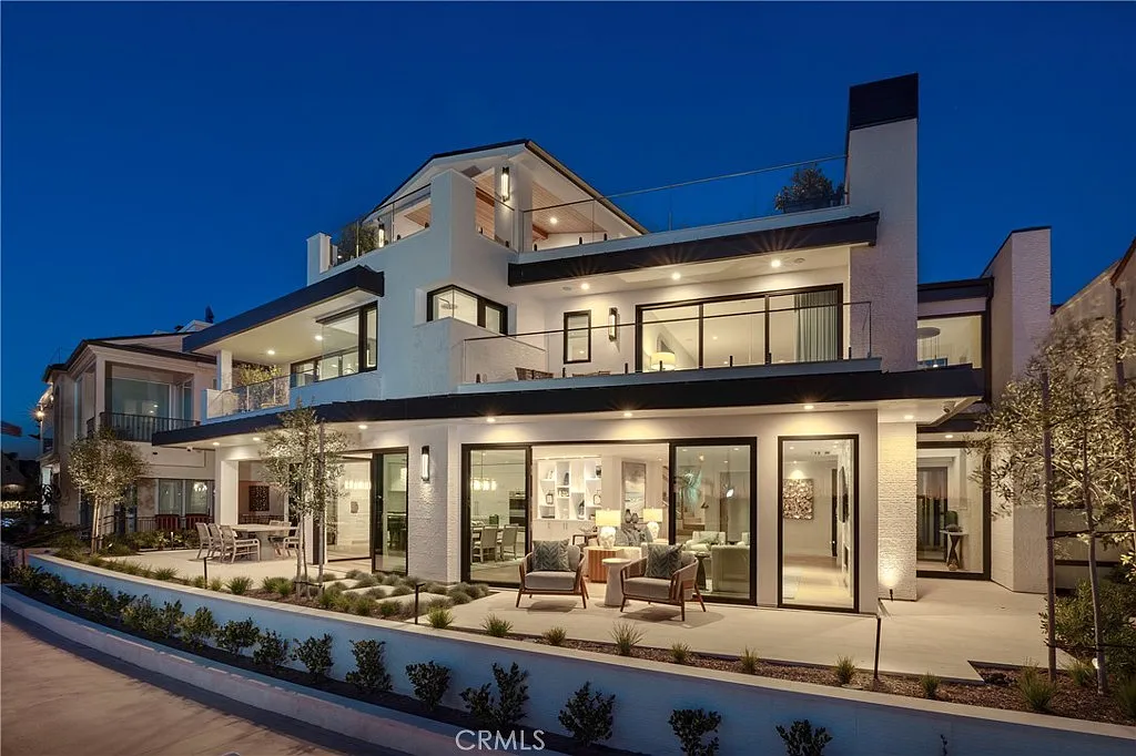 4 bed, 5.5 bath, 4482 sqft, $65,000 — Photo 1