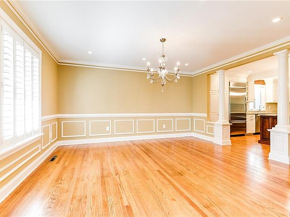 5th image of 209 Walsing Dr