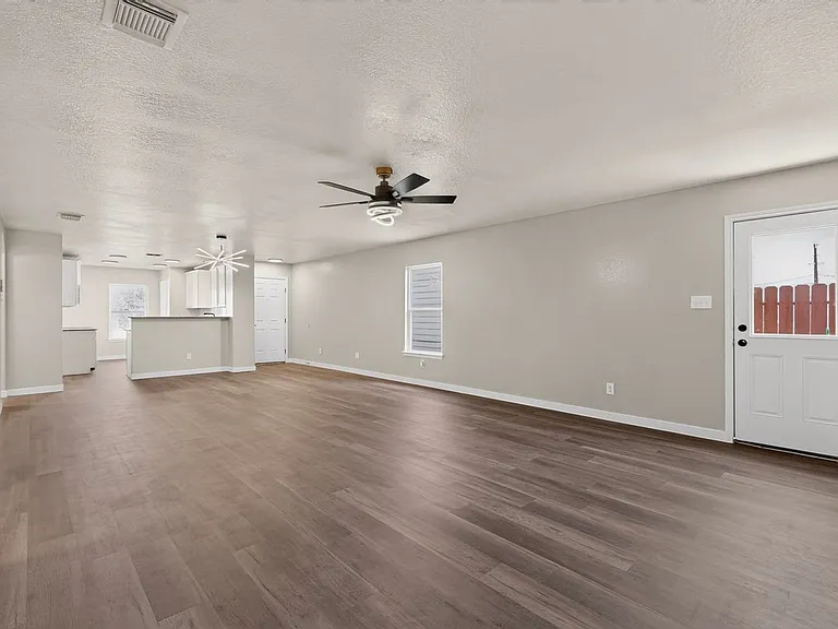 15018 Silver Tree Cv — Photo 9