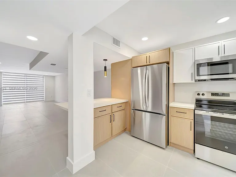 1083 W 38th St #23-8 — Photo 2