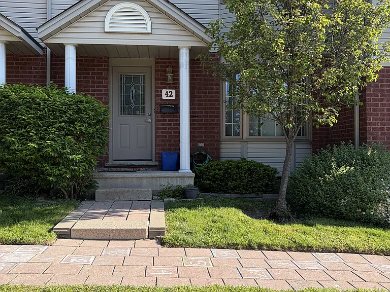 70 Chapman Ct #42 — Photo 2