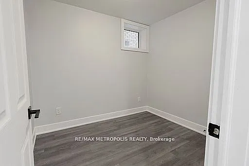 75 Eastgrove Sq #BASEMENT — Photo 12