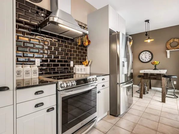 730 McCombs Dr #17, Harrison Hot Springs, BC V0M 1A3