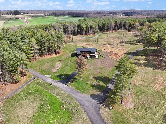 4th image of 133 Lakeshore Dr