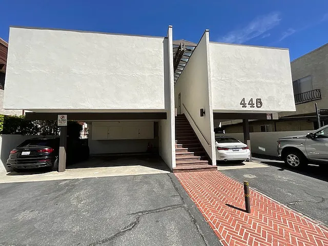 445 Oak St — Photo 1