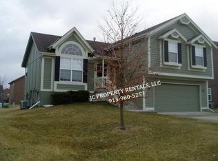 533 E Acorn St, Gardner, KS 66030