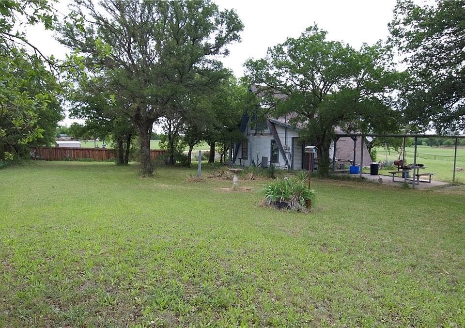 2nd image of 901 Bennett Rd