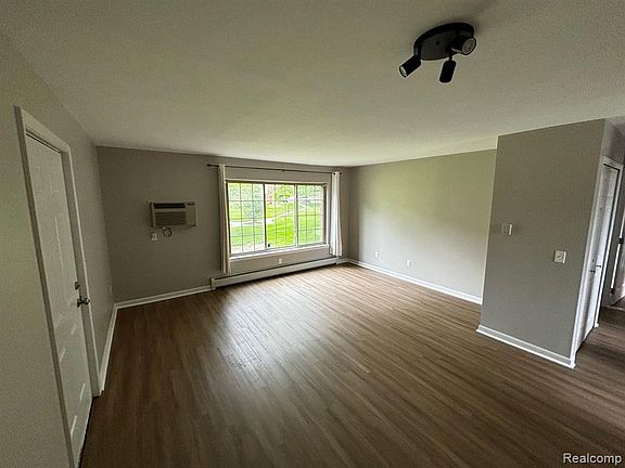 2nd image of 454 Romeo Rd Unit 215