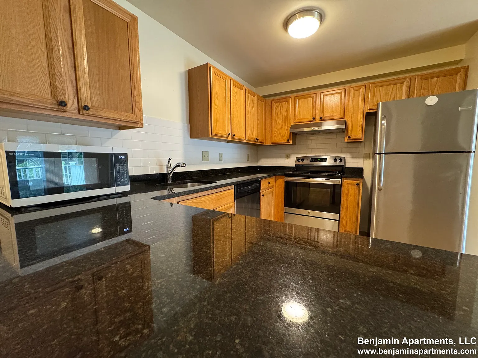 5 bed, 2.5 bath, $5,300 — Photo 2