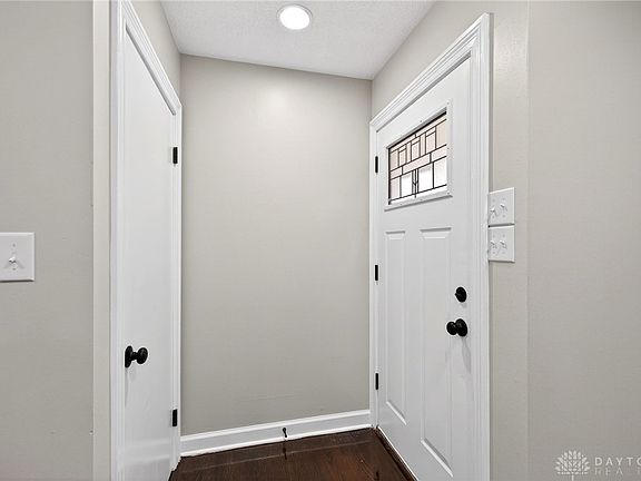 5th image of 212 Robert Ln