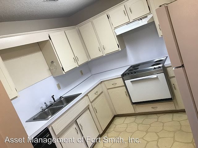 2nd image of 5310 Summit St
