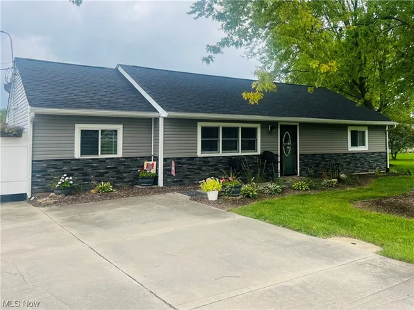 9493 Griffith Rd, Ravenna, OH 44266