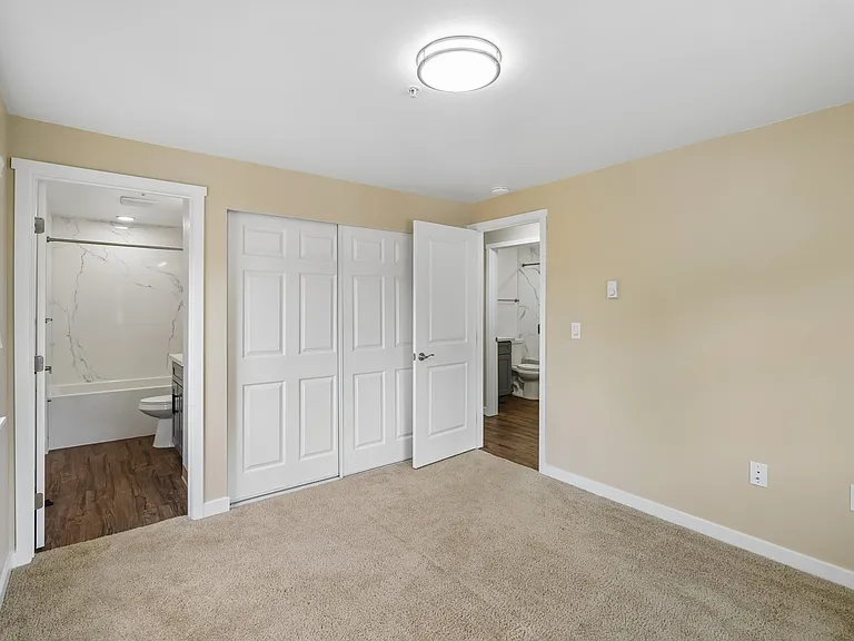 Sunset Highlands Apartments — Photo 36