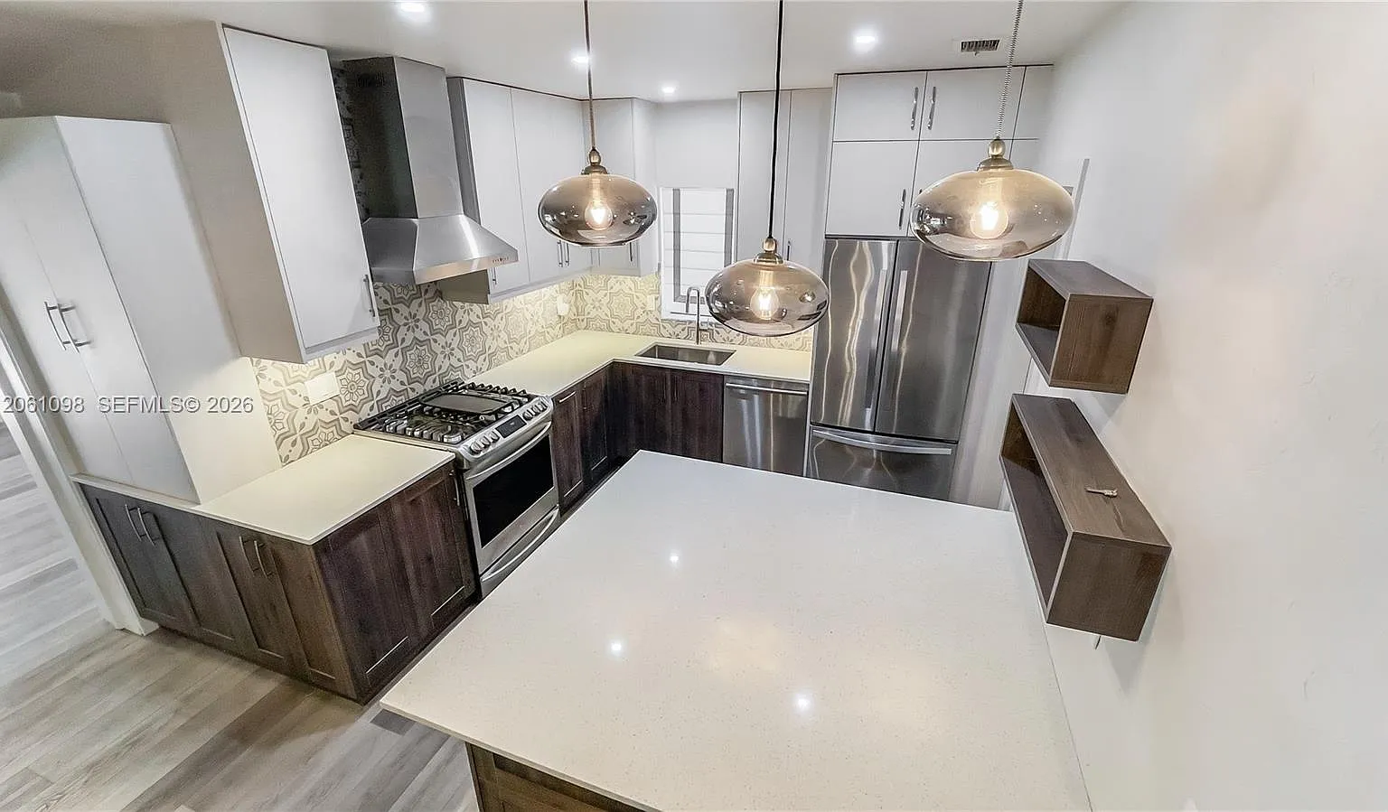 3 bed, 1857 sqft, $6,900 — Photo 2