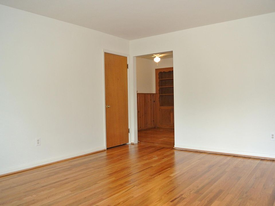 living room looking into dining/desk area, which is adjacent to kitchen