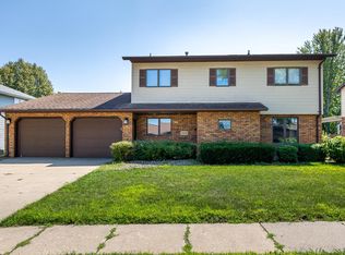 2450 Clarke Crest Dr, Dubuque, IA 52001