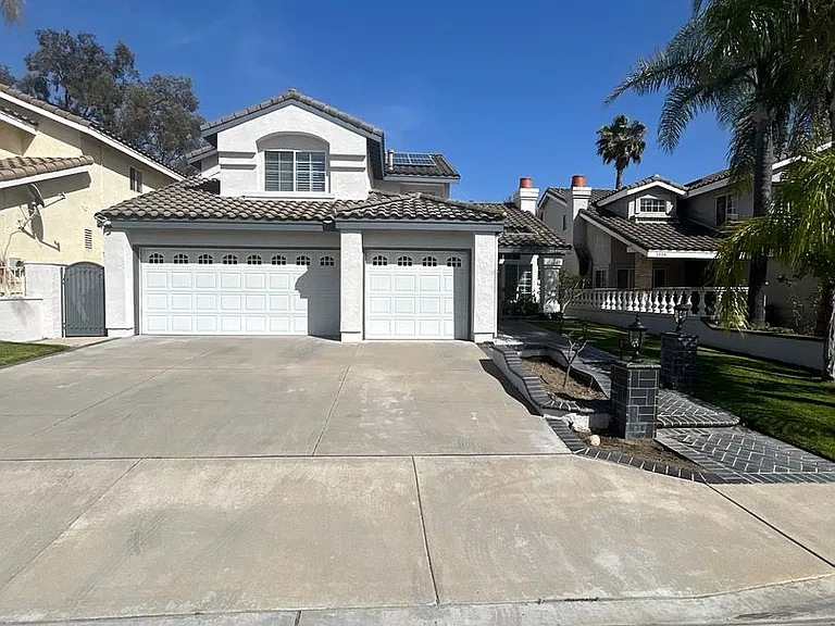 1046 S Mountcrest Ct — Photo 3