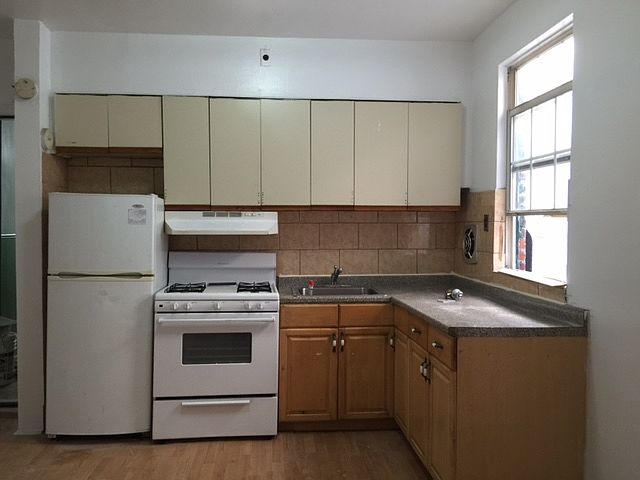 1st image of 4320 Greenpoint Ave