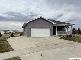 2716 Morning Star Ct, Mason City, IA 50401