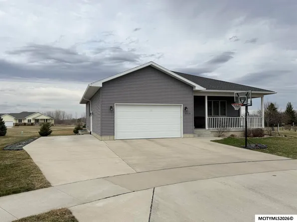 2716 Morning Star Ct, Mason City, IA 50401