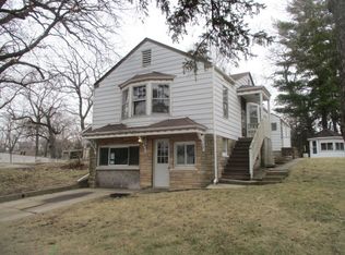 25 S Holly Ave, Fox Lake, IL 60020