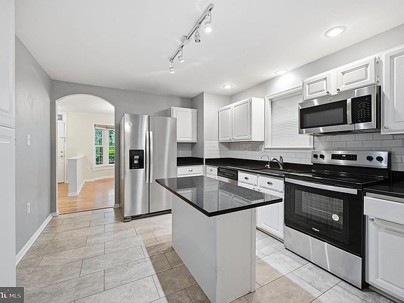 5th image of 1649 Bennington Hollow Ln