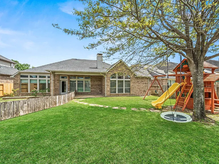 2818 Red Maple Dr — Photo 3